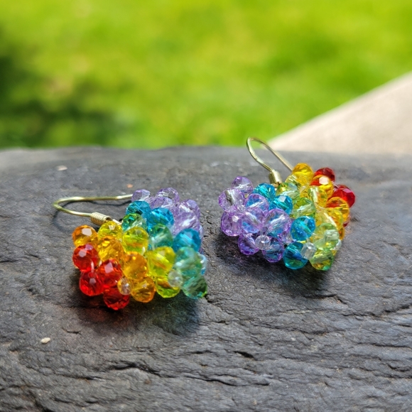 💥LAST PAIR💥Beaded Rainbow Heart Dangle Wire Drop Earrings - Picture 4 of 5